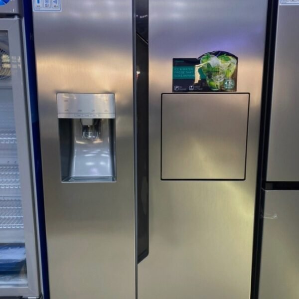 Hisense 700L Side By Side Fridge Freezer with water and Ice Dispenser | RC70WS4SB1