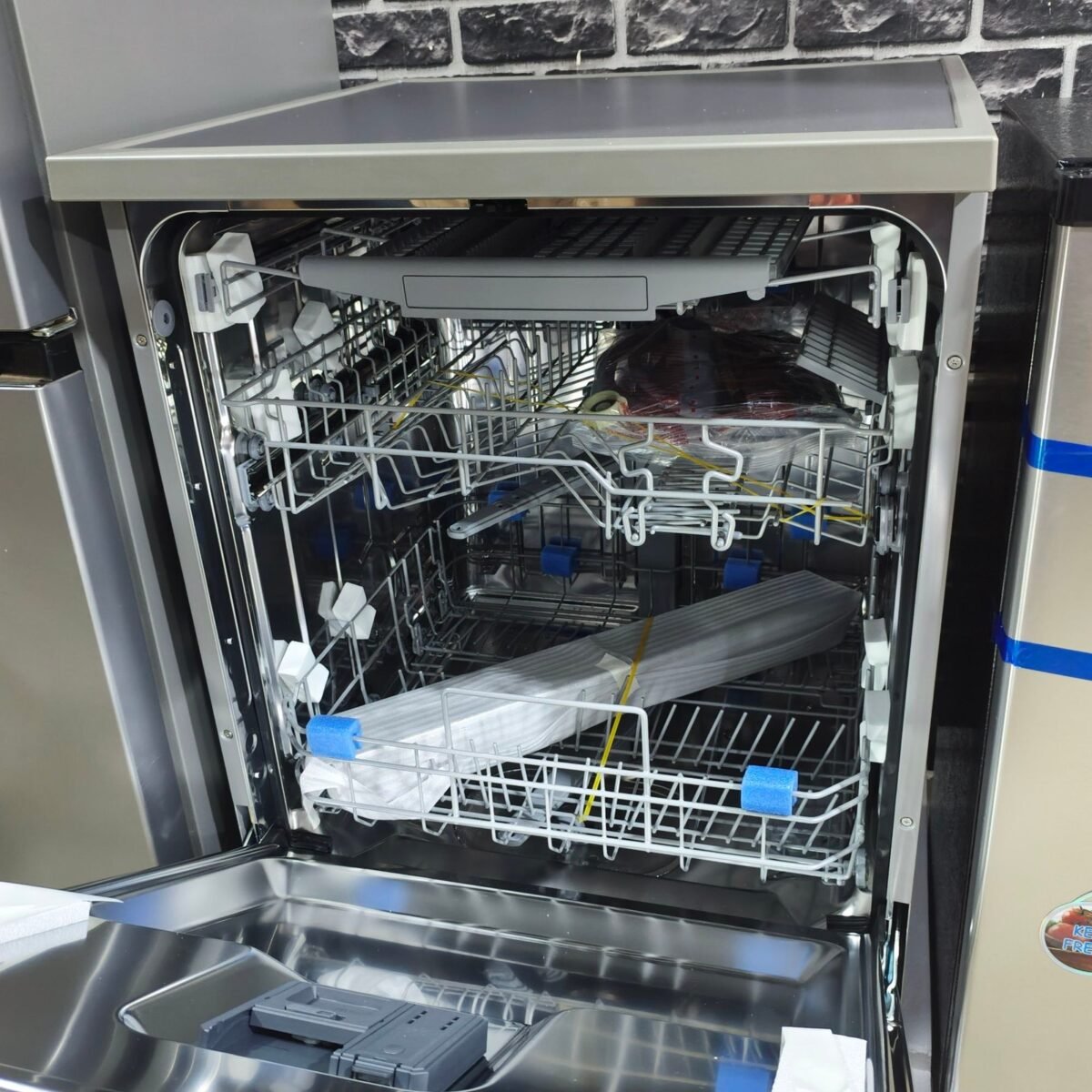 Hisense 15 Place Setting (15kg) Freestanding Dishwasher, HS623E90X - Image 4