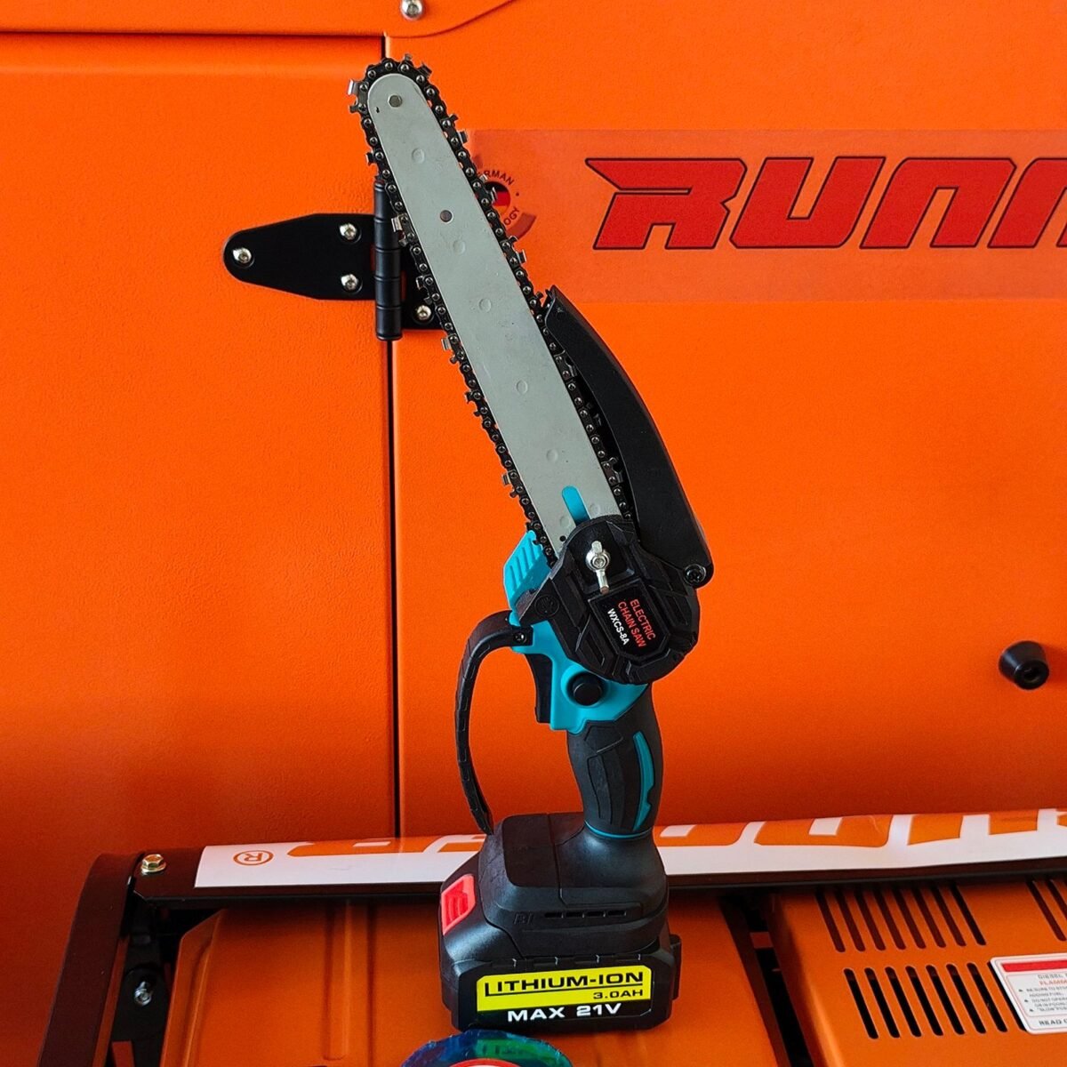 Electric rechargeable 8 inch bar chain saw with 2 batteries - Image 4