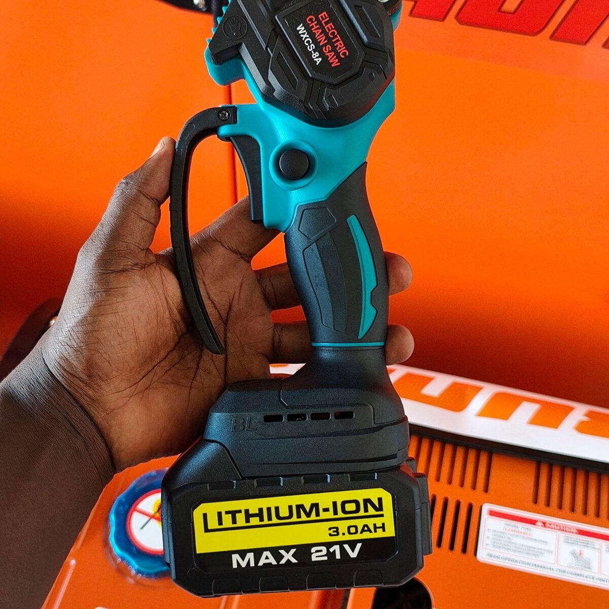 Electric rechargeable 8 inch bar chain saw with 2 batteries - Image 6