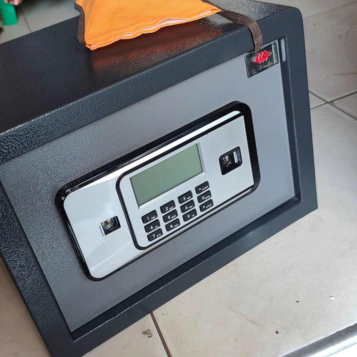 Digital security box with key lock pad - Image 4