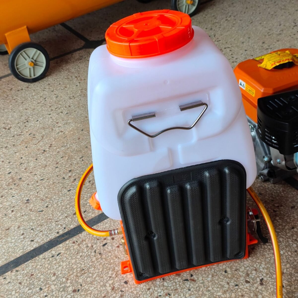 Runner 2 stroke 768 fuel powered petrol sprayer 20l - Image 6