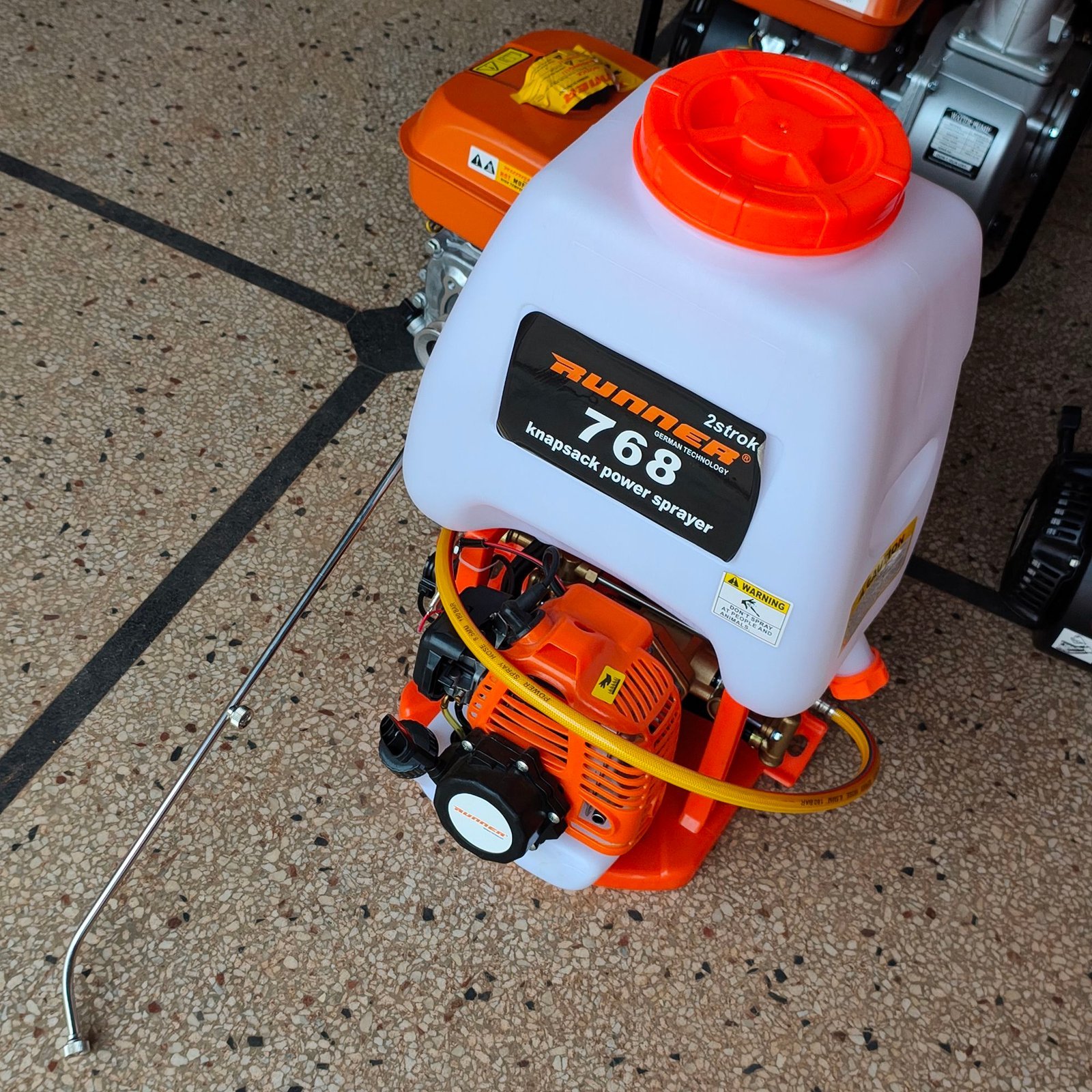 img_20250717_1310472557593830734106403.jpg Runner 2 stroke 768 fuel powered petrol sprayer 20l - Image 1